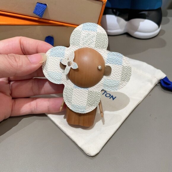 Louis Vuitton Quilted Flower - Shaped Keychain - Picture 3 of 5